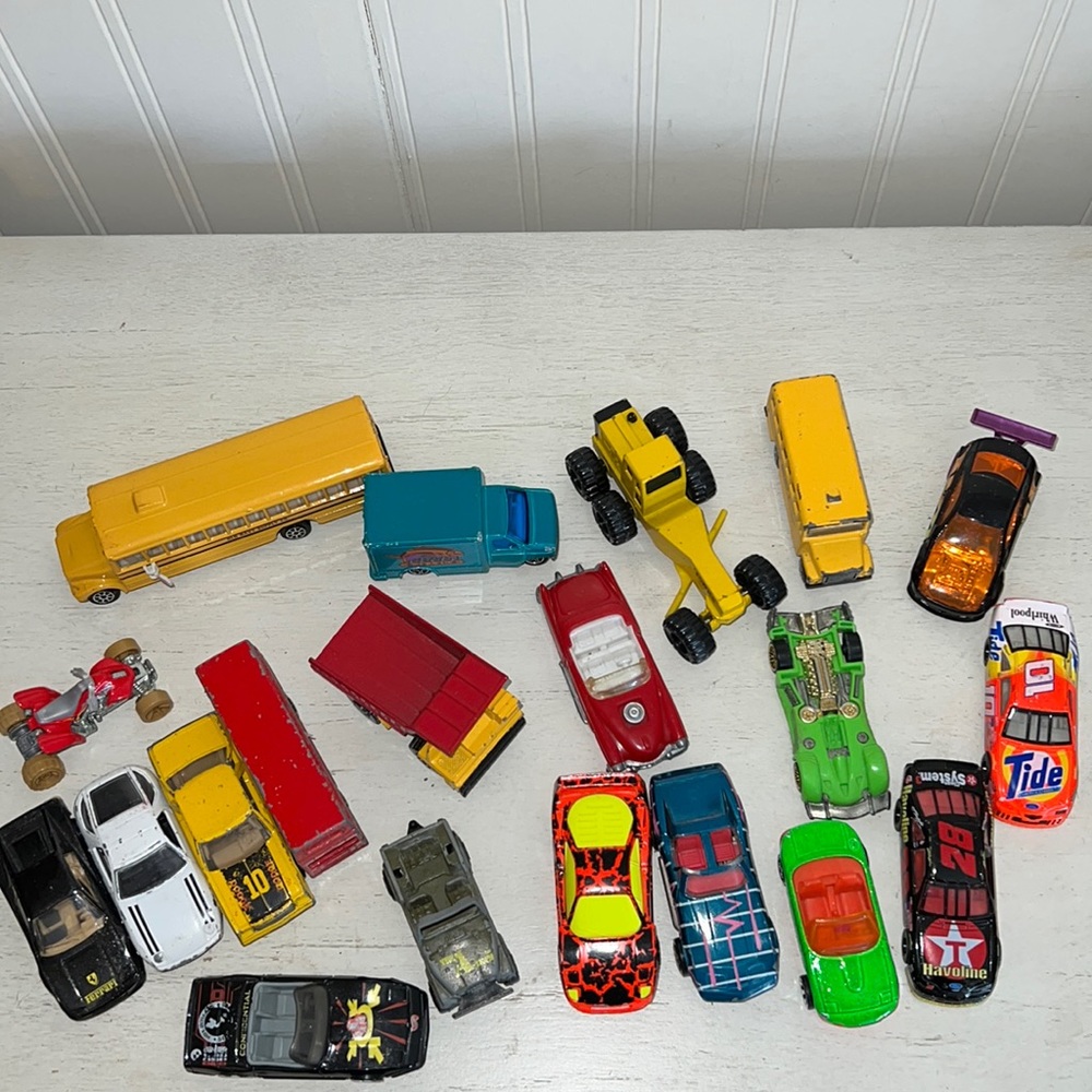 Lot vintage matchbox hot wheels Tonka Lesney tor cars trucks ‘70s ‘80’s